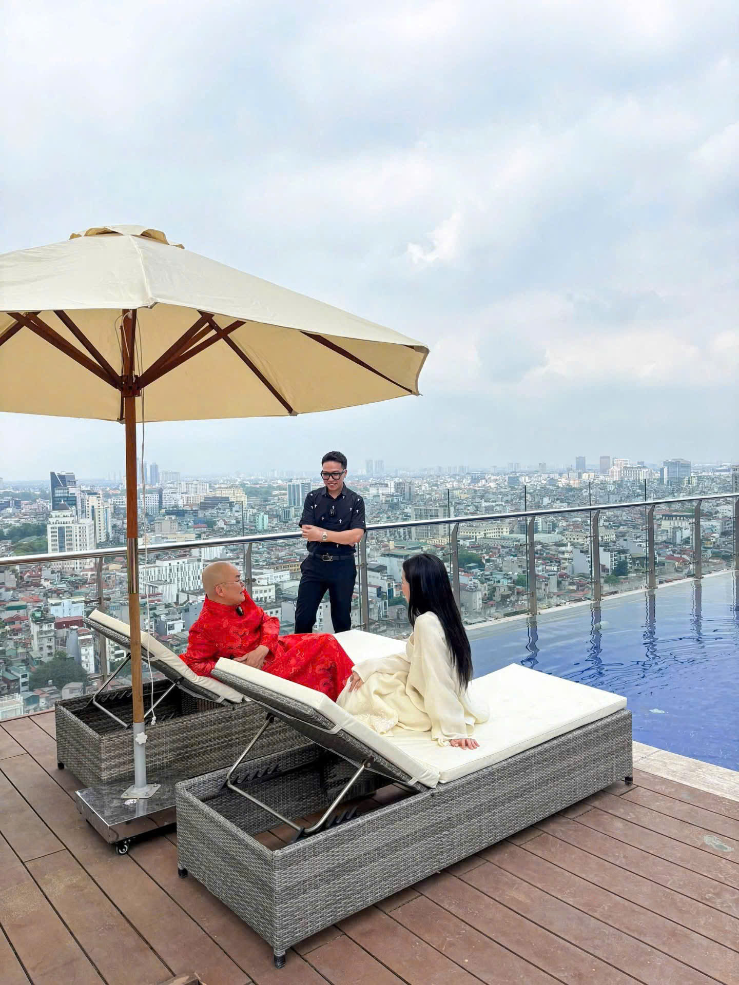 Trải nghiệm bể bơi ngoài trời - Chung cư 29 Láng Hạ